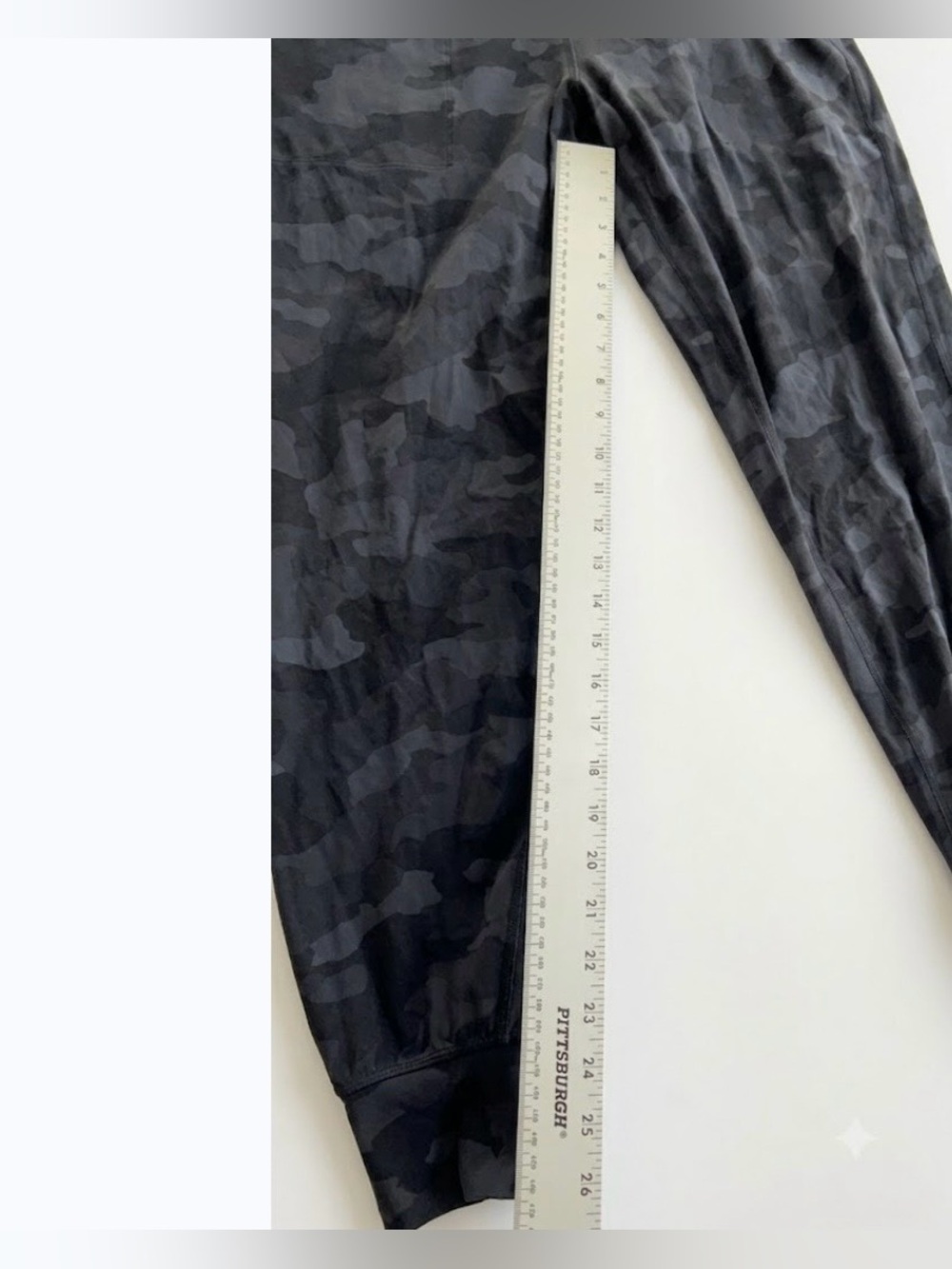 lululemon athletica Black Camo Joggers size 8 - Picture 4 of 8